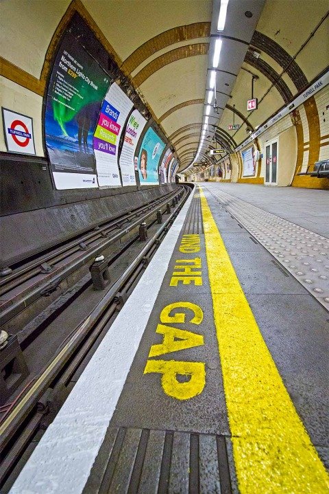 London Tube Underground Station Mind The Gap Platform Track