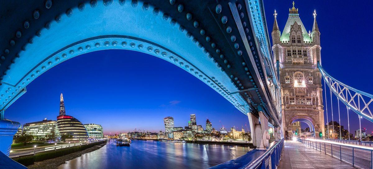 London-skyline-through-Tower-Bridge-Panorama