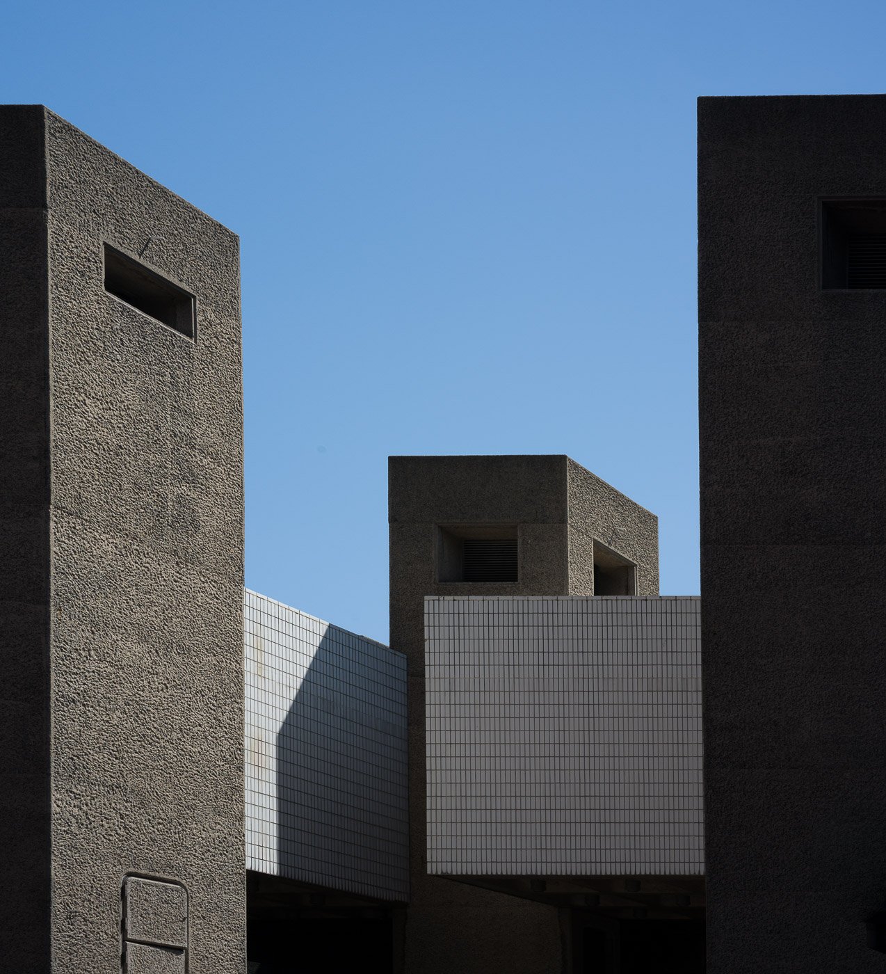 Barbican concrete architecture photographed using repetition and geometric composition